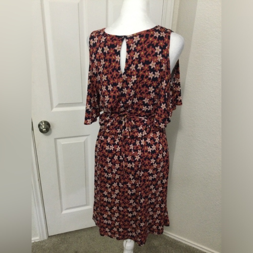 LOFT Women's Cold-Shoulder Flutter Sleeve Pullover Floral Dress Size M - Picture 3 of 8